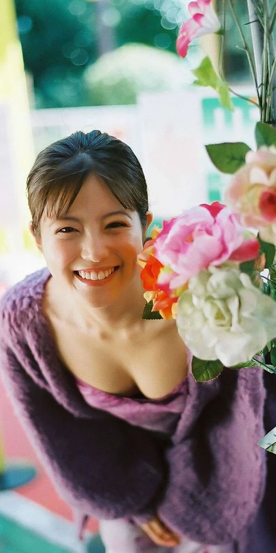 Mio Imada 今田美桜 Photobook Just the way you Are (素顔のままで) - Collection with 42 images for $1